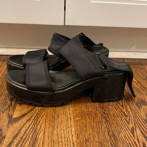 urban outfitters block heel